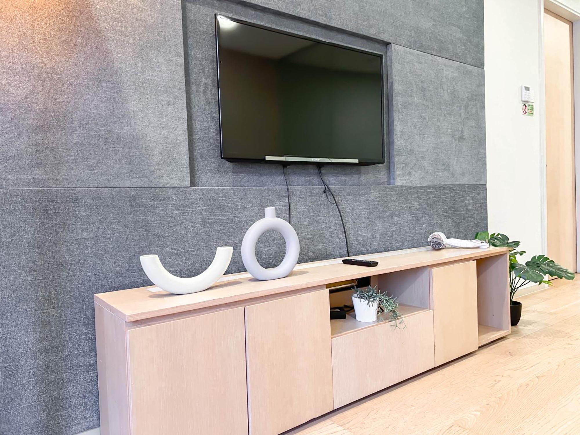 188 By Manhattan Group